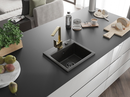 Mexen Milo гранитна кухненска мивка с 1 отделение с кухненски смесител Rita, черен/златист металик - 6505-75-670300-50-B