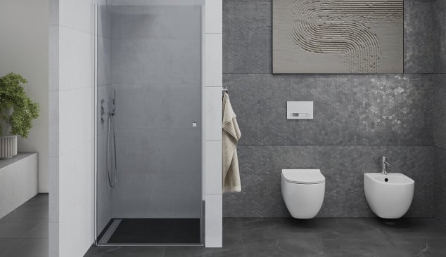 Просторна баня с душ кабина